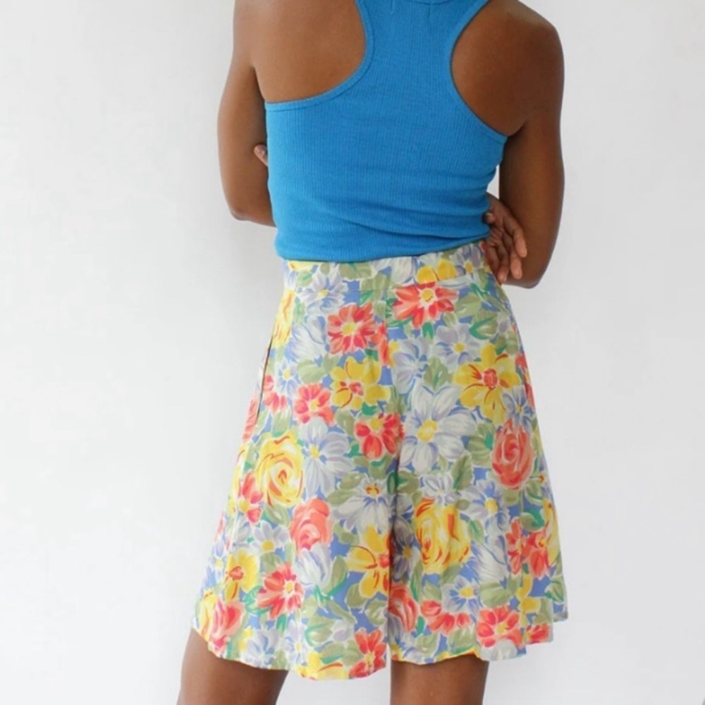 Vintage Floral Bermuda Shorts - Picture 3 of 12